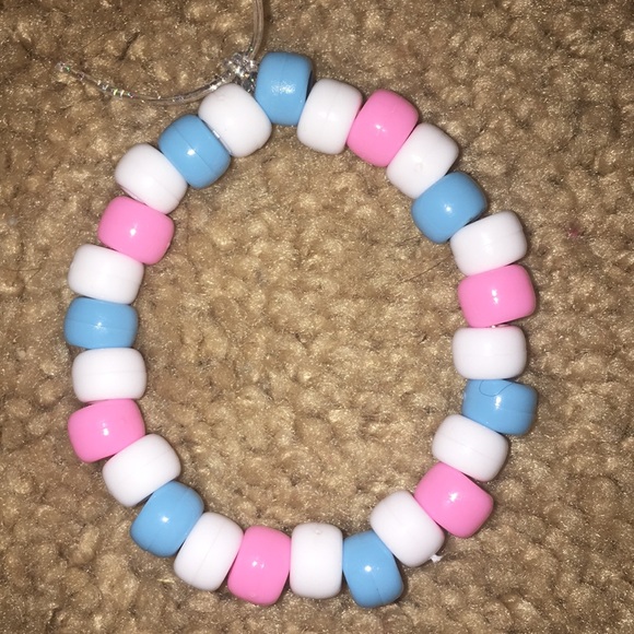 A bracelet - Picture 1 of 1